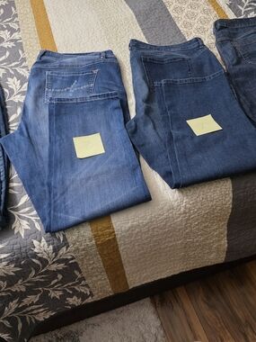 Women's Straight Leg Jeans in Mid Blue - Unbranded